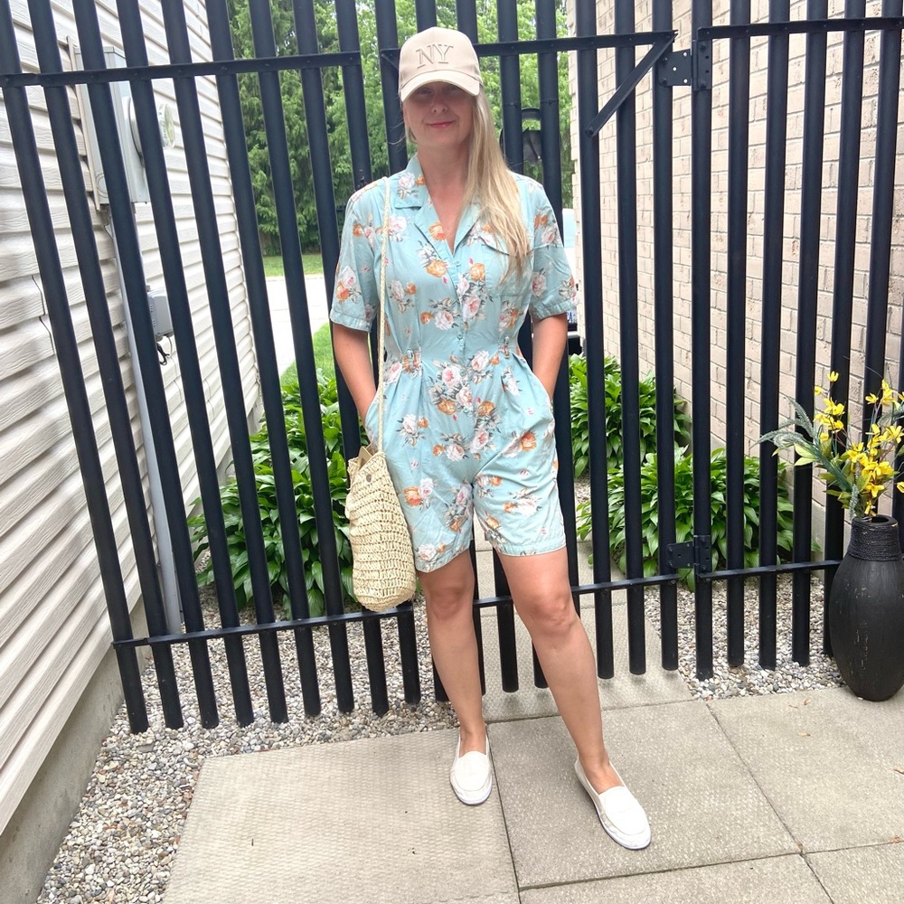 🪸🏝️🪸100 %cotton short sleeve floral romper M
